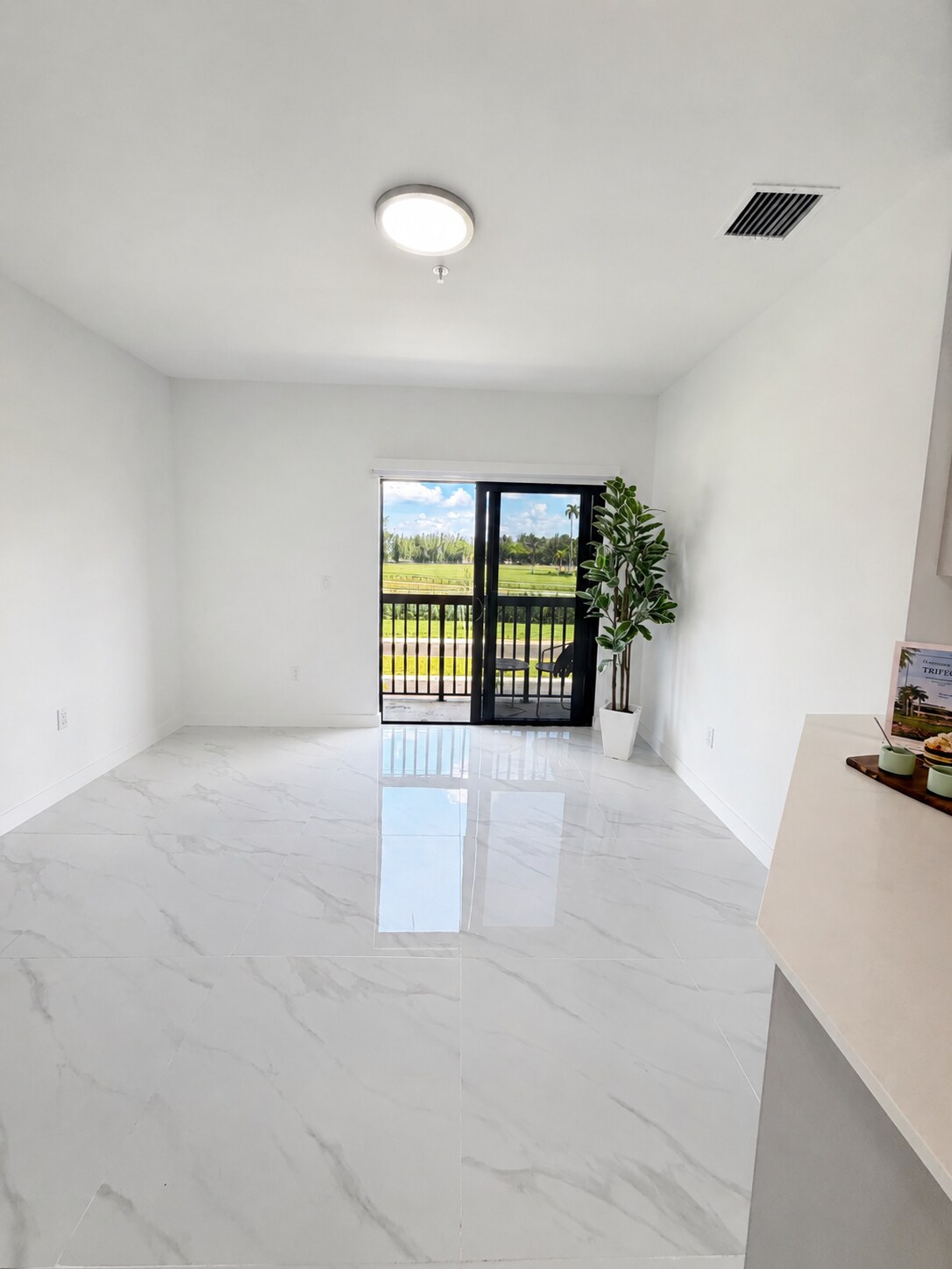 Apartment feature 5 in Hialeah